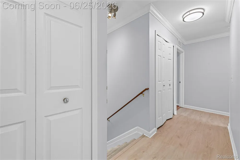 33693 Pondview Circle Livonia City, MI 48152