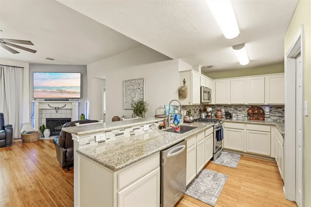 5034 Glenview Drive La Porte, TX 77571