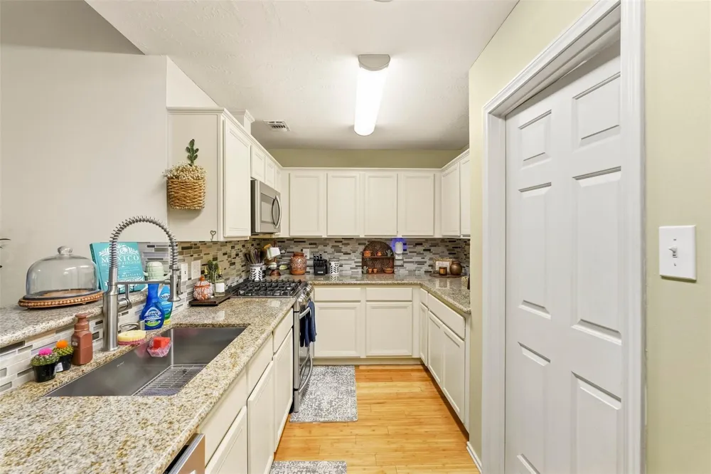 5034 Glenview Drive La Porte, TX 77571