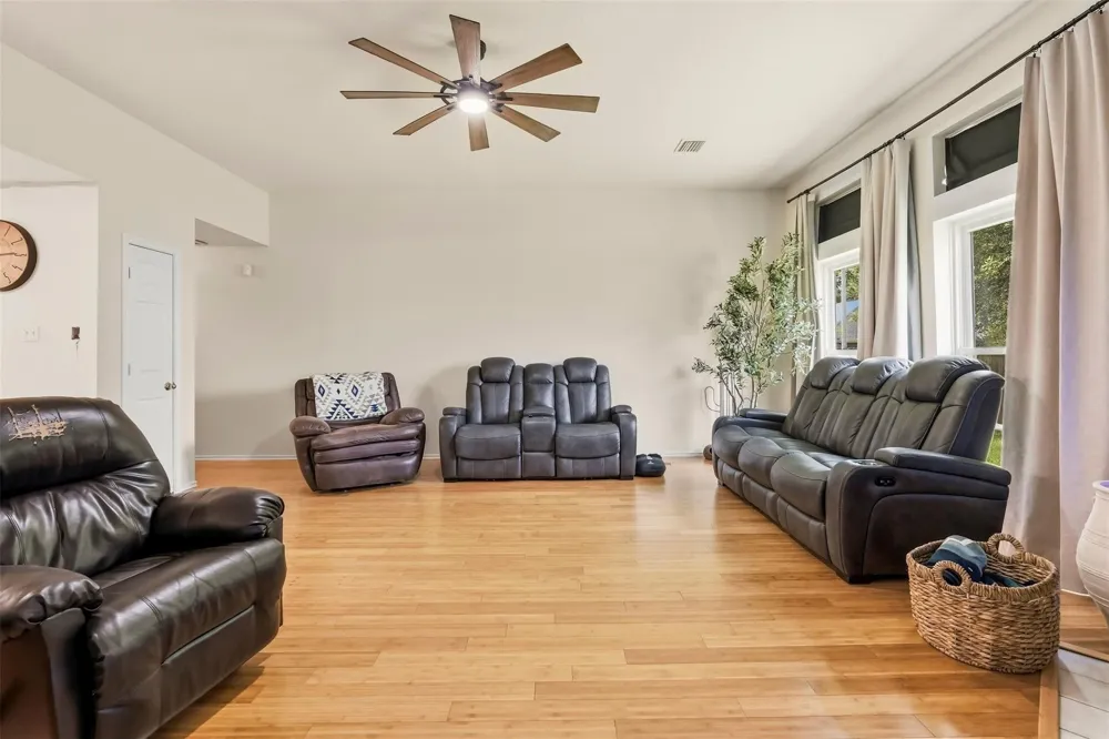5034 Glenview Drive La Porte, TX 77571
