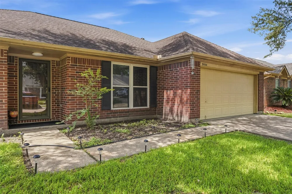 5034 Glenview Drive La Porte, TX 77571