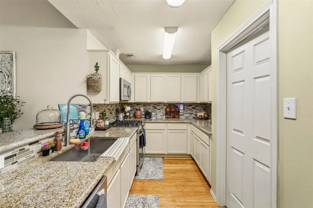 5034 Glenview Drive La Porte, TX 77571
