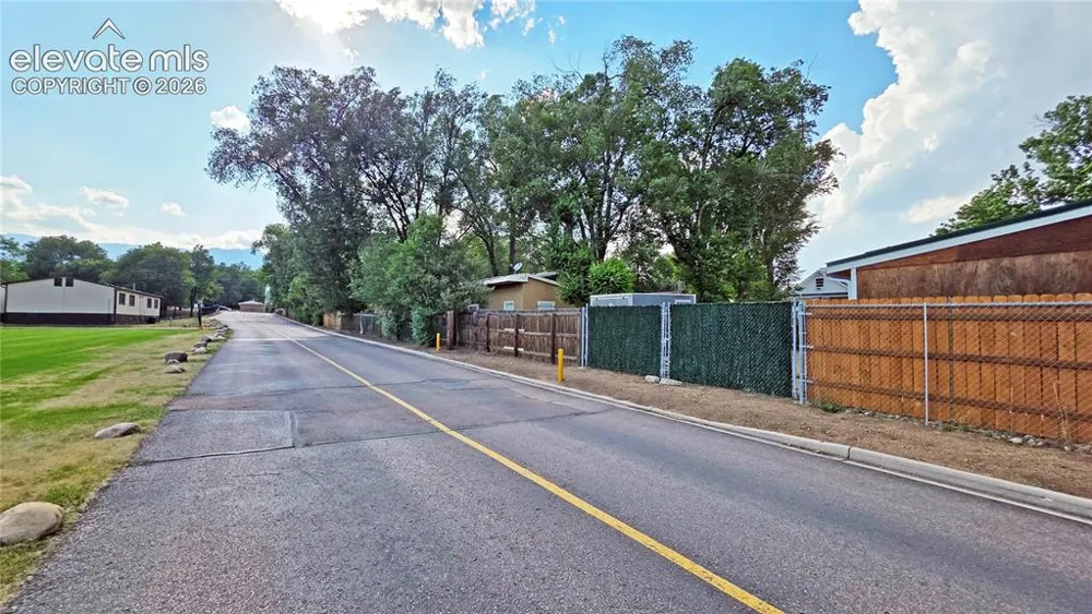 537 Crockett Lane Colorado Springs, CO 80905