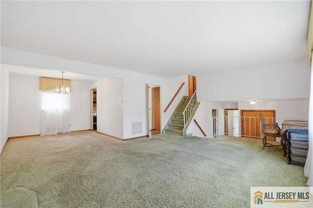 11 Reo Court Colonia, NJ 07067