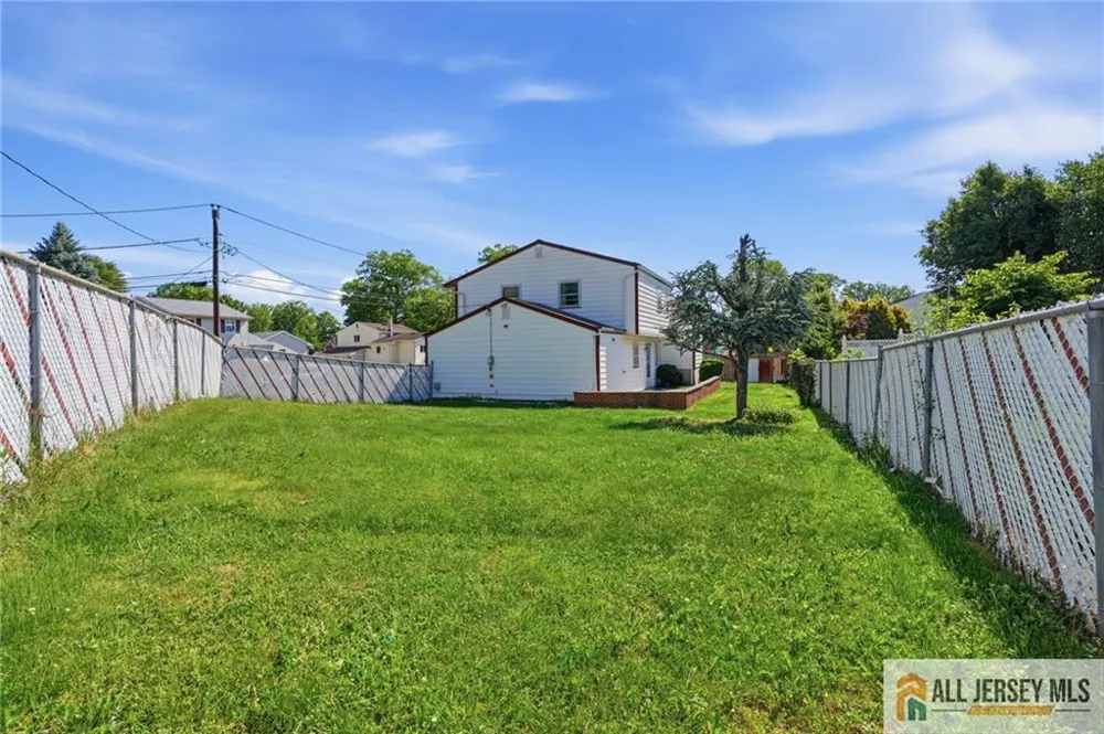 11 Reo Court Colonia, NJ 07067