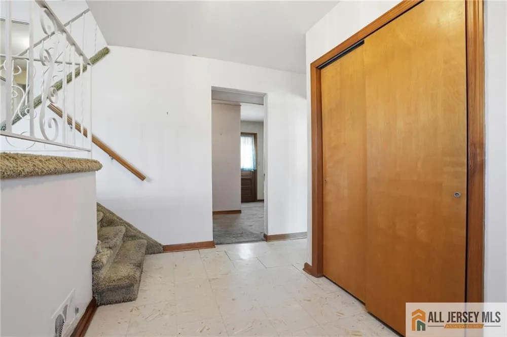 11 Reo Court Colonia, NJ 07067