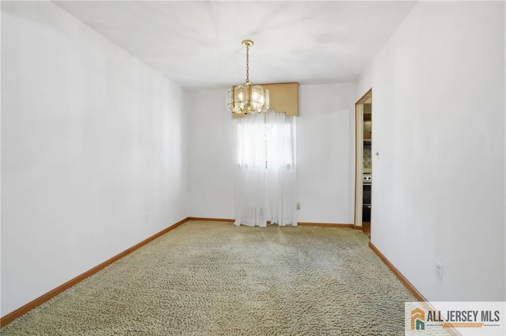 11 Reo Court Colonia, NJ 07067