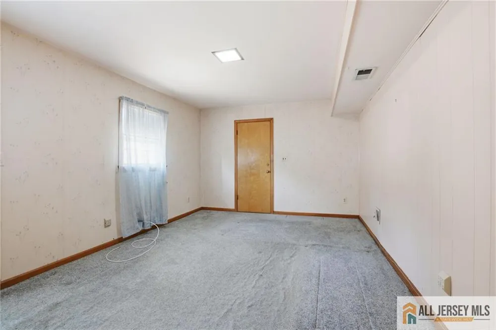 11 Reo Court Colonia, NJ 07067