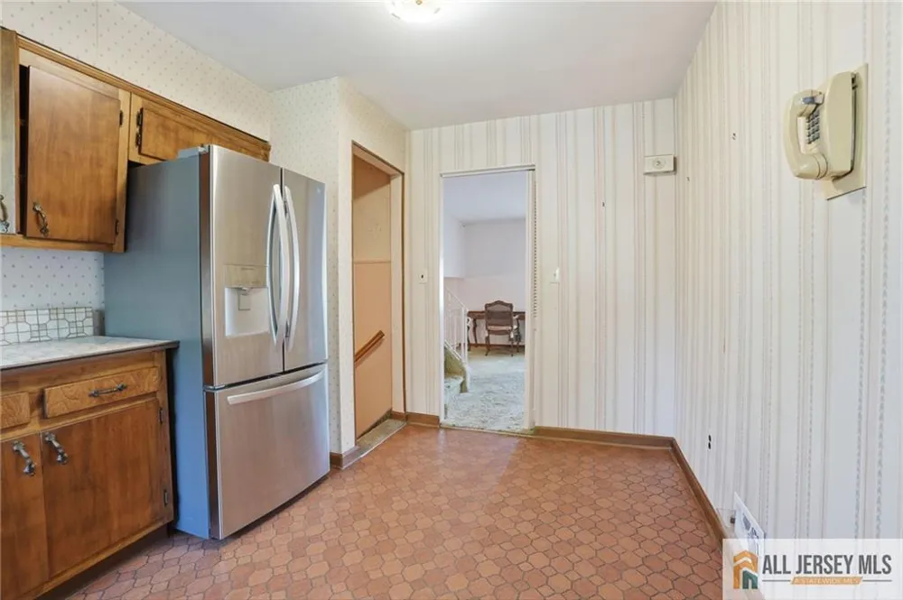 11 Reo Court Colonia, NJ 07067