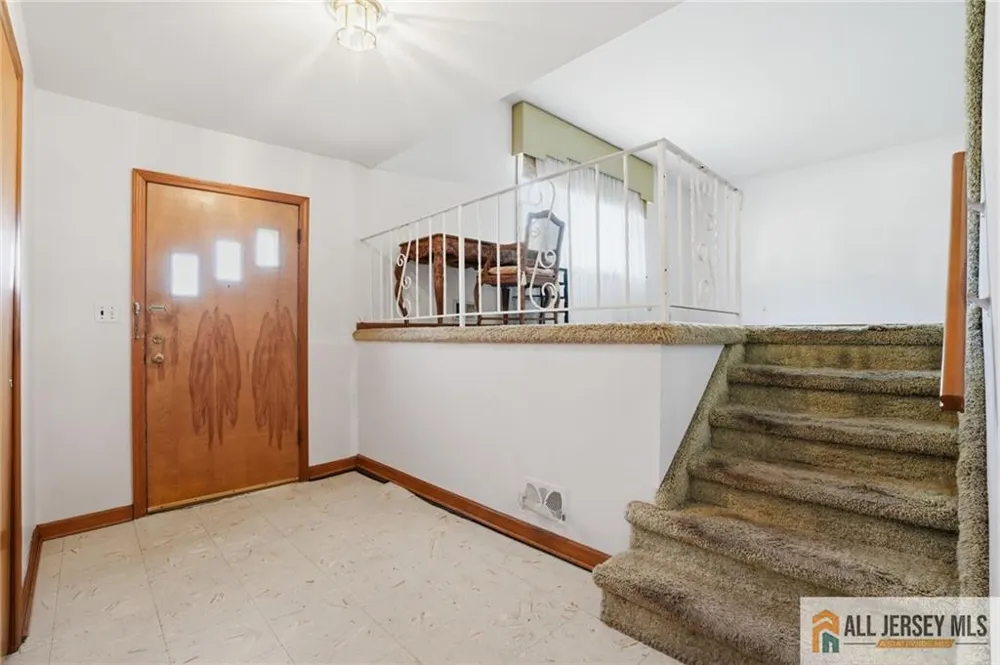 11 Reo Court Colonia, NJ 07067
