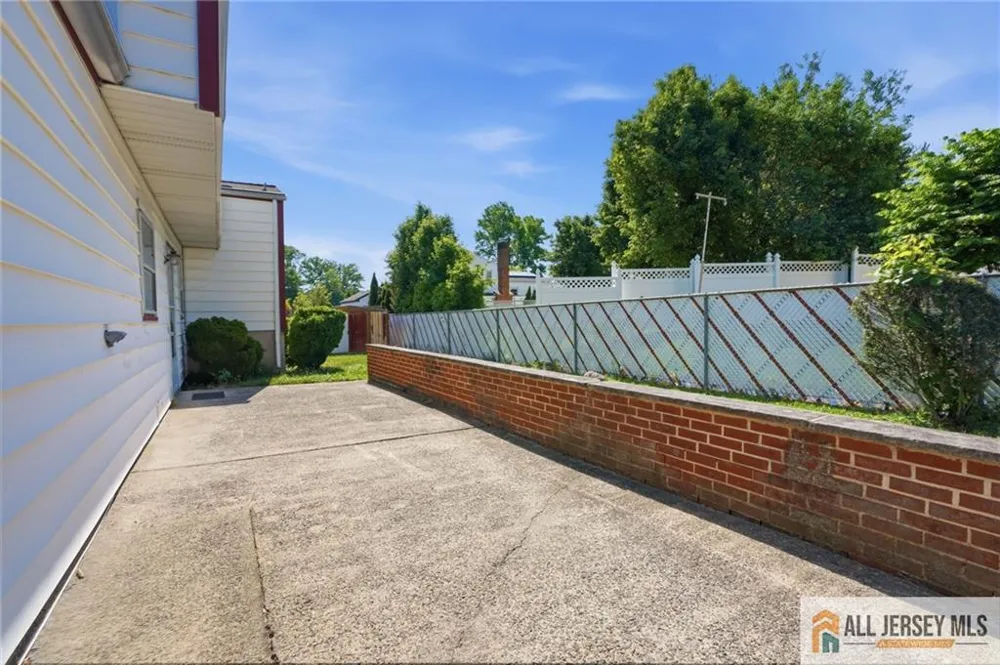 11 Reo Court Colonia, NJ 07067
