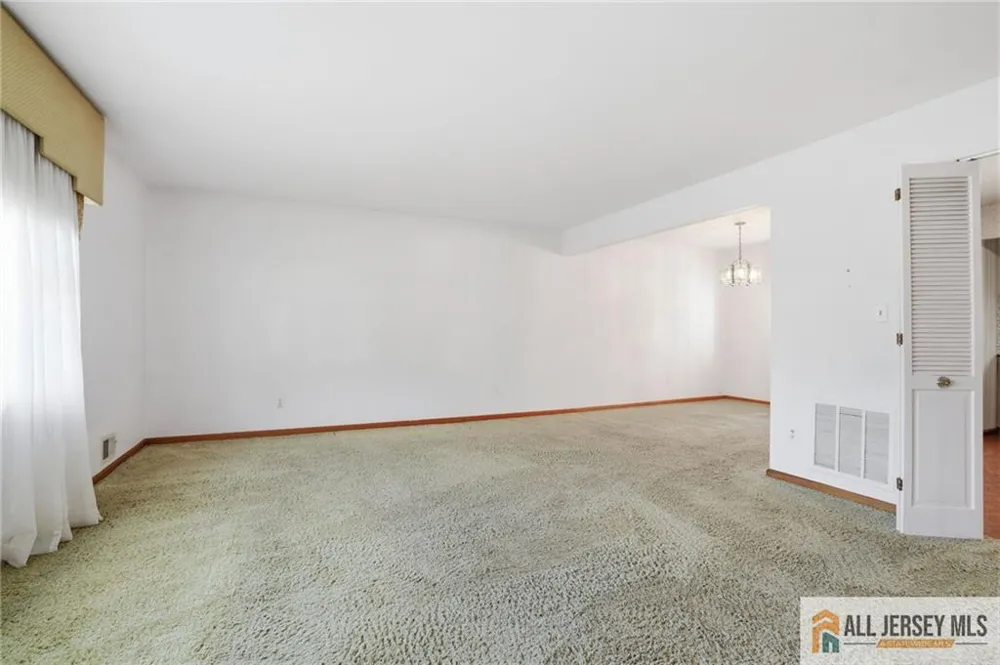 11 Reo Court Colonia, NJ 07067
