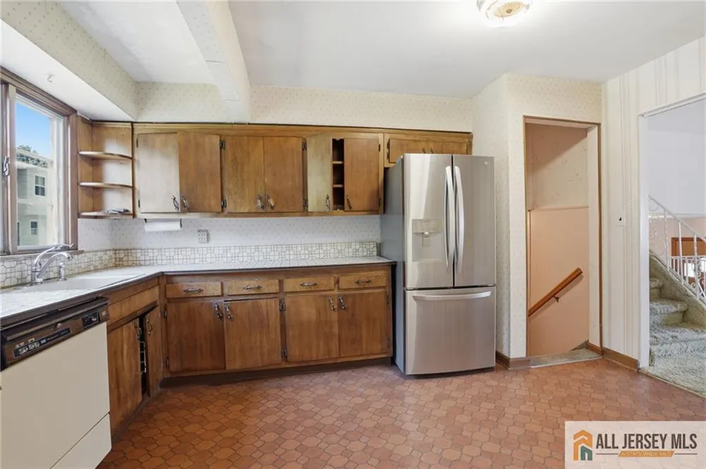 11 Reo Court Colonia, NJ 07067