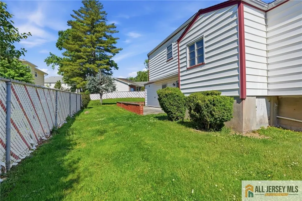 11 Reo Court Colonia, NJ 07067