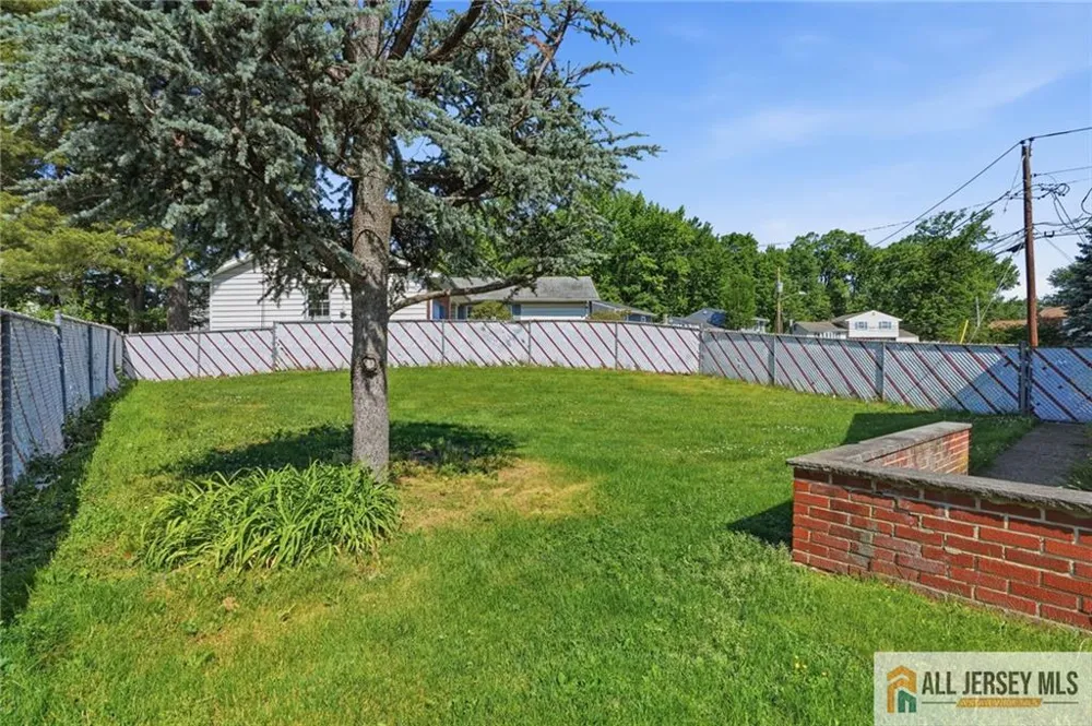 11 Reo Court Colonia, NJ 07067