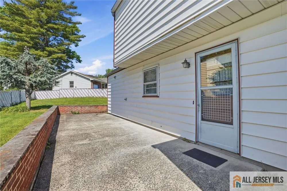 11 Reo Court Colonia, NJ 07067