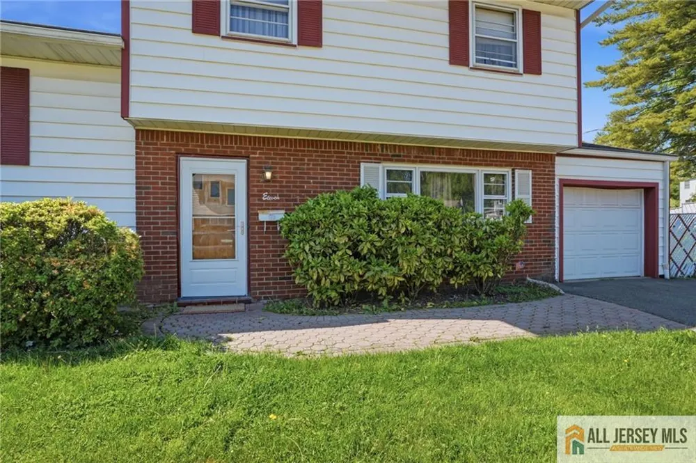 11 Reo Court Colonia, NJ 07067