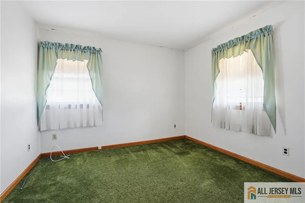 11 Reo Court Colonia, NJ 07067