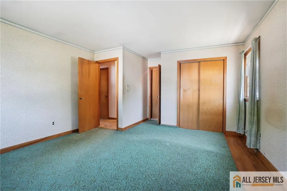 11 Reo Court Colonia, NJ 07067
