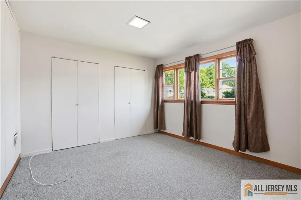 11 Reo Court Colonia, NJ 07067