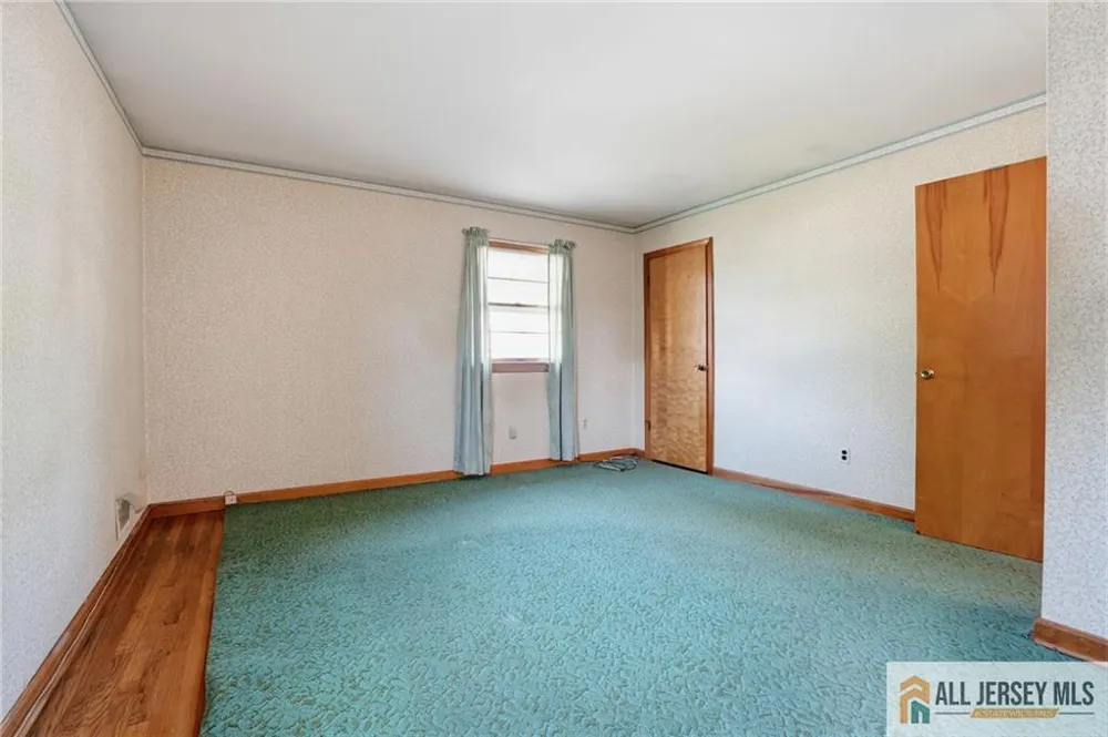 11 Reo Court Colonia, NJ 07067