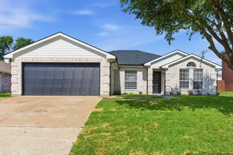 1006 Lake Dallas Drive