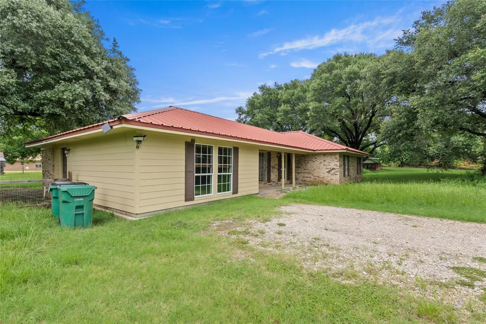 970 Martin Road Madisonville, TX 77864