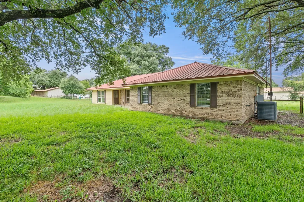 970 Martin Road Madisonville, TX 77864