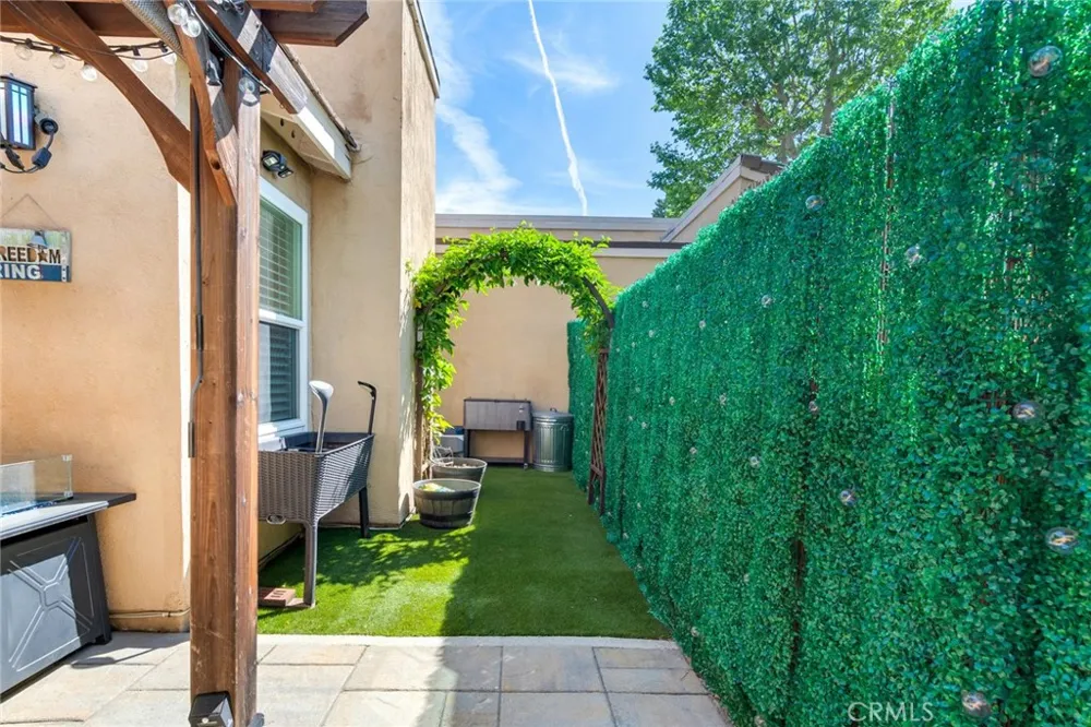 1182 Mountain Gate Upland, CA 91786