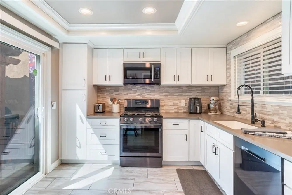 1182 Mountain Gate Upland, CA 91786