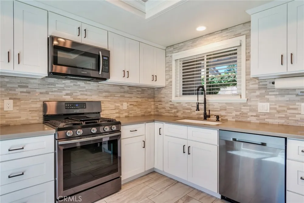 1182 Mountain Gate Upland, CA 91786