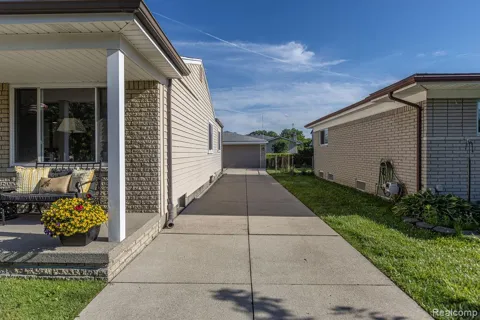 15270 Cambridge Drive