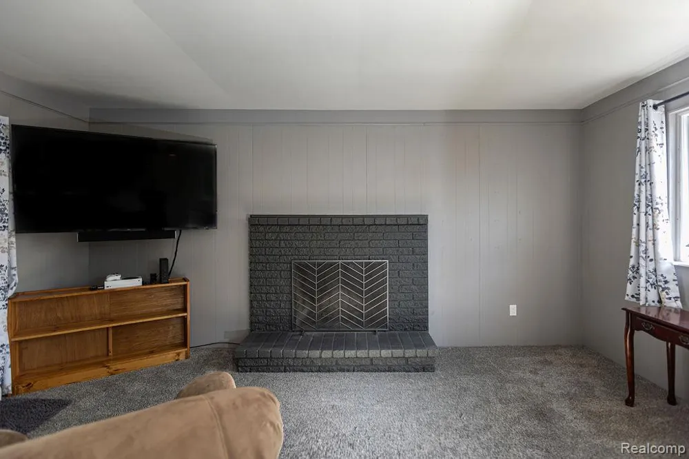 15270 Cambridge Drive Fraser City, MI 48026