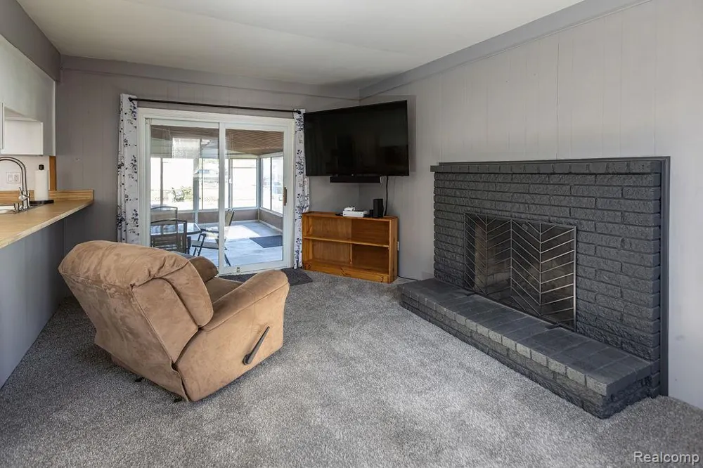 15270 Cambridge Drive Fraser City, MI 48026