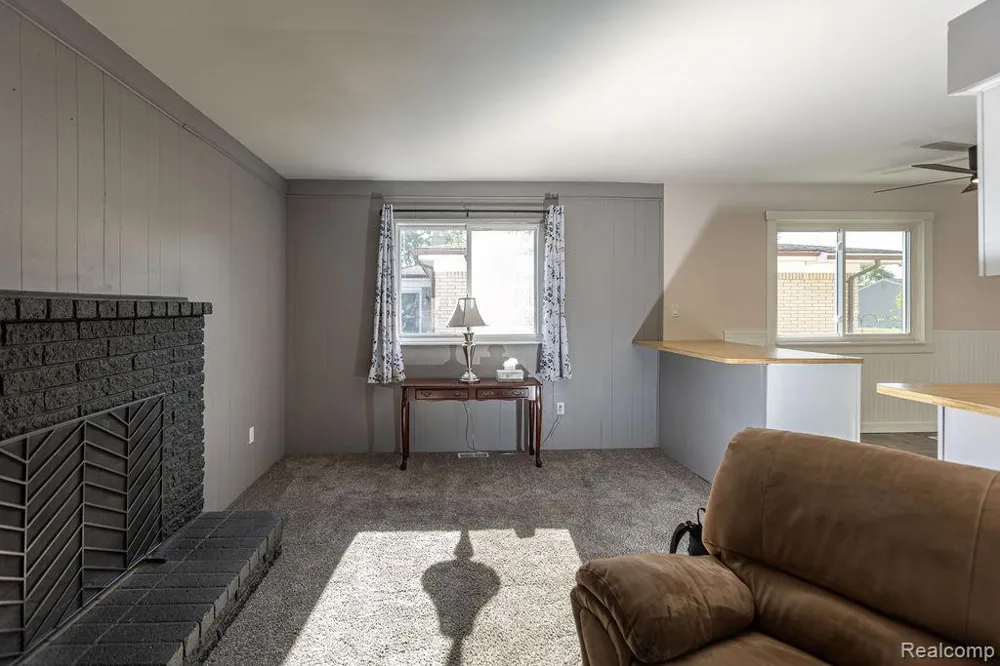 15270 Cambridge Drive Fraser City, MI 48026