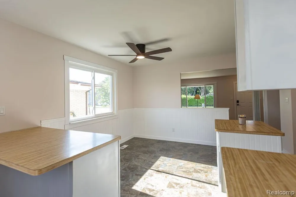 15270 Cambridge Drive Fraser City, MI 48026