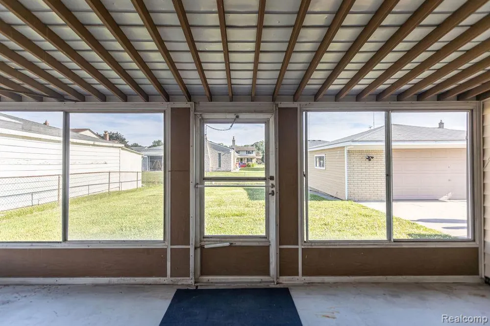15270 Cambridge Drive Fraser City, MI 48026