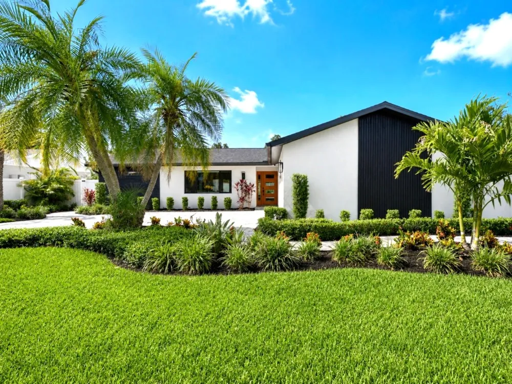 906 SAMY DRIVE Tampa, FL 33613