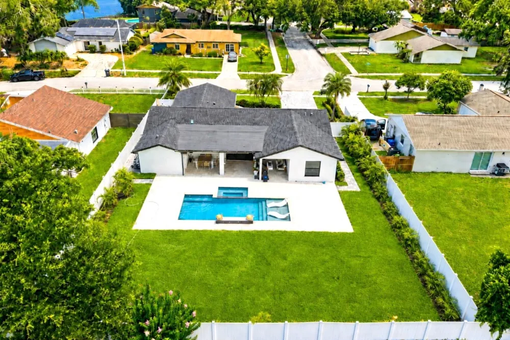906 SAMY DRIVE Tampa, FL 33613