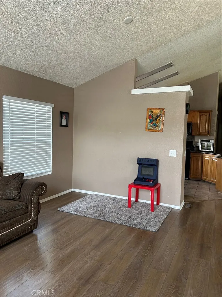 19842 Emerald Creek Canyon Country, CA 91351