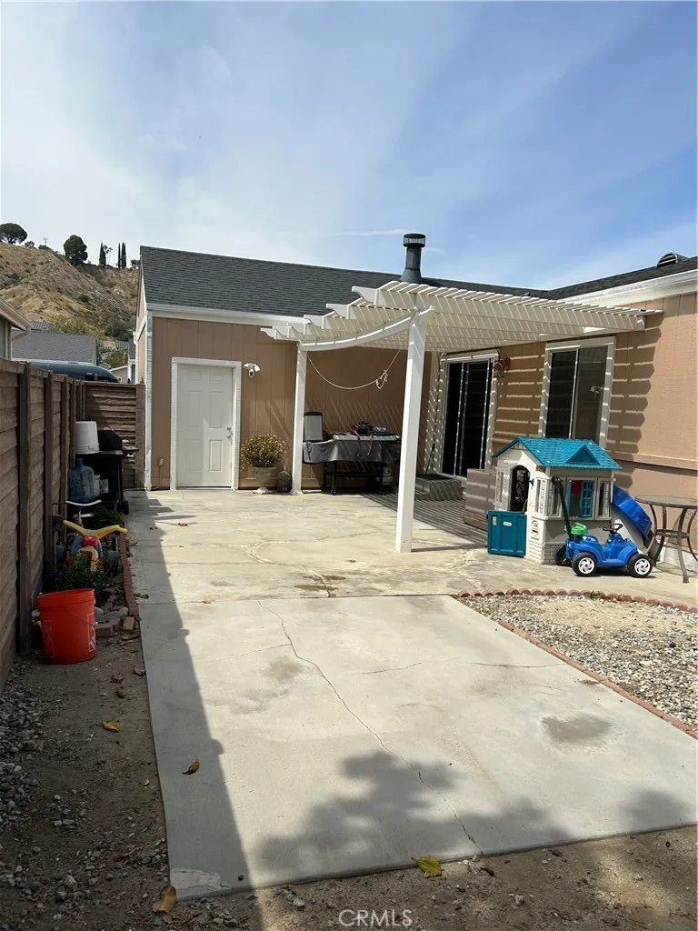 19842 Emerald Creek Canyon Country, CA 91351