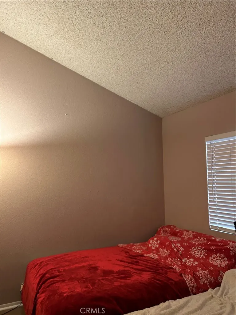 19842 Emerald Creek Canyon Country, CA 91351