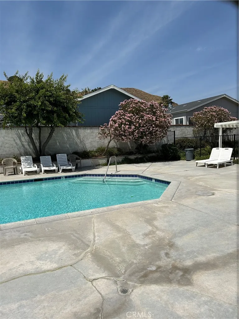 19842 Emerald Creek Canyon Country, CA 91351