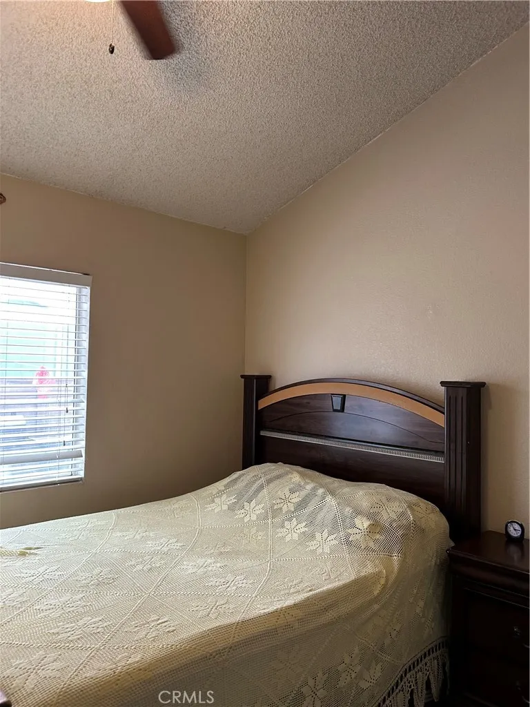 19842 Emerald Creek Canyon Country, CA 91351