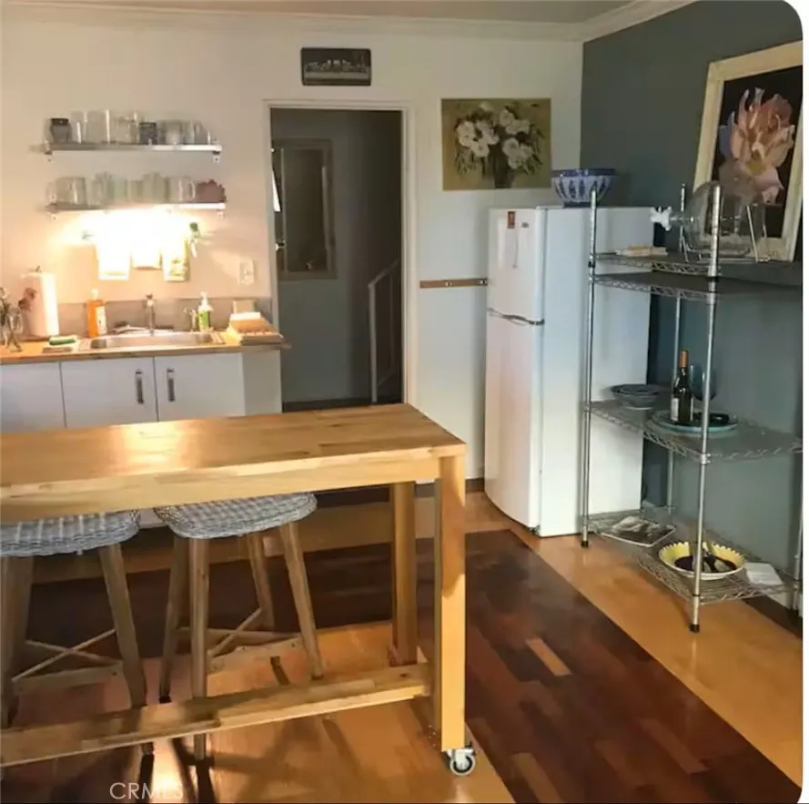 3543 Poppy Calabasas, CA 91302