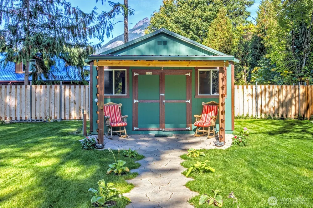 105 Holiday Lane Packwood, WA 98361