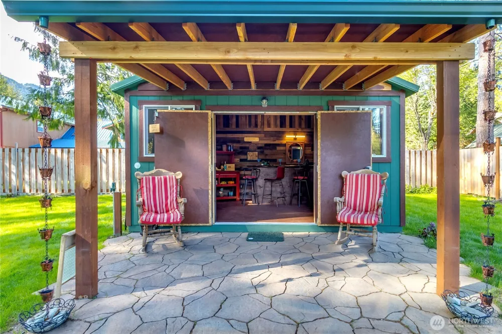 105 Holiday Lane Packwood, WA 98361
