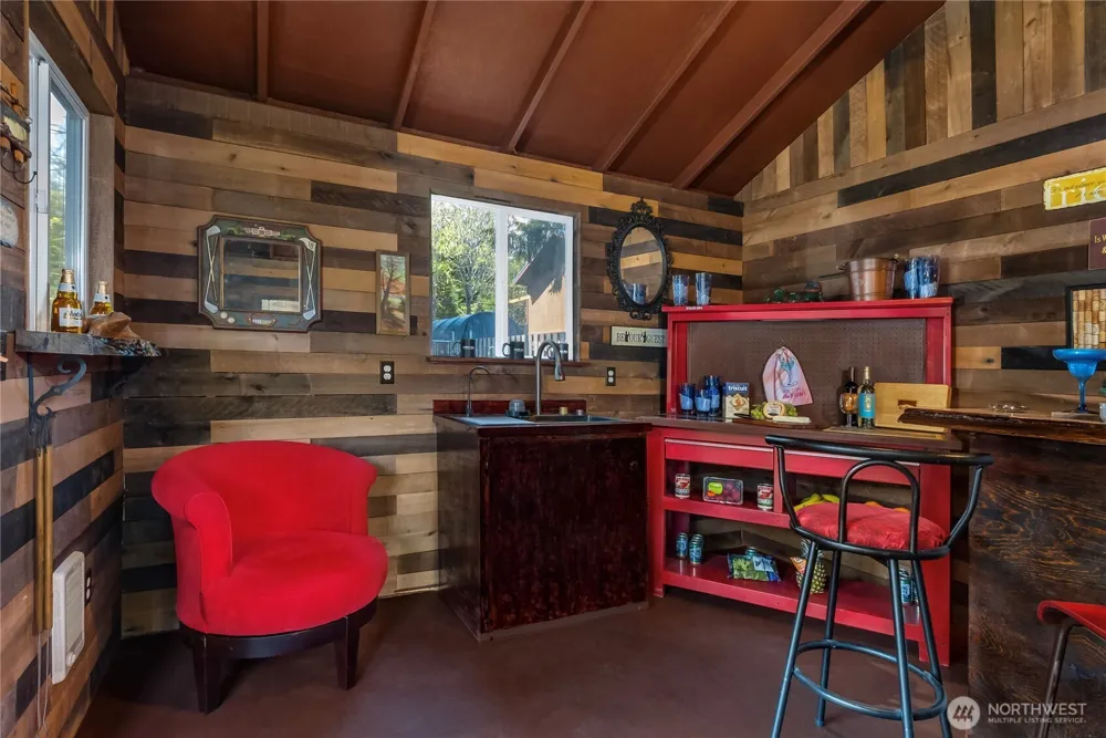 105 Holiday Lane Packwood, WA 98361
