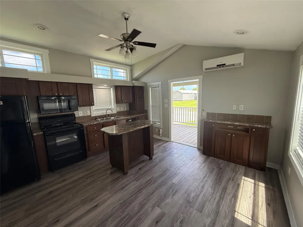 3127 Maverick Loop #26 Oyster Creek, TX 77541