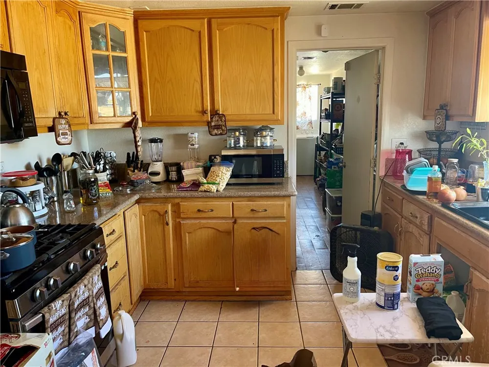 16131 Llanada Victorville, CA 92394